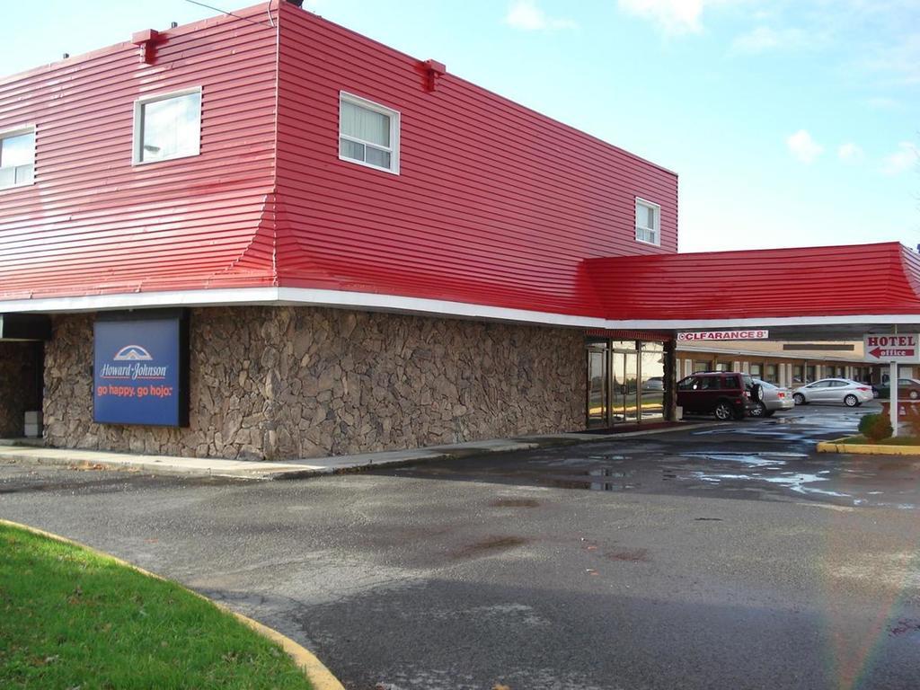 Howard Johnson By Wyndham Cornwall Exterior foto